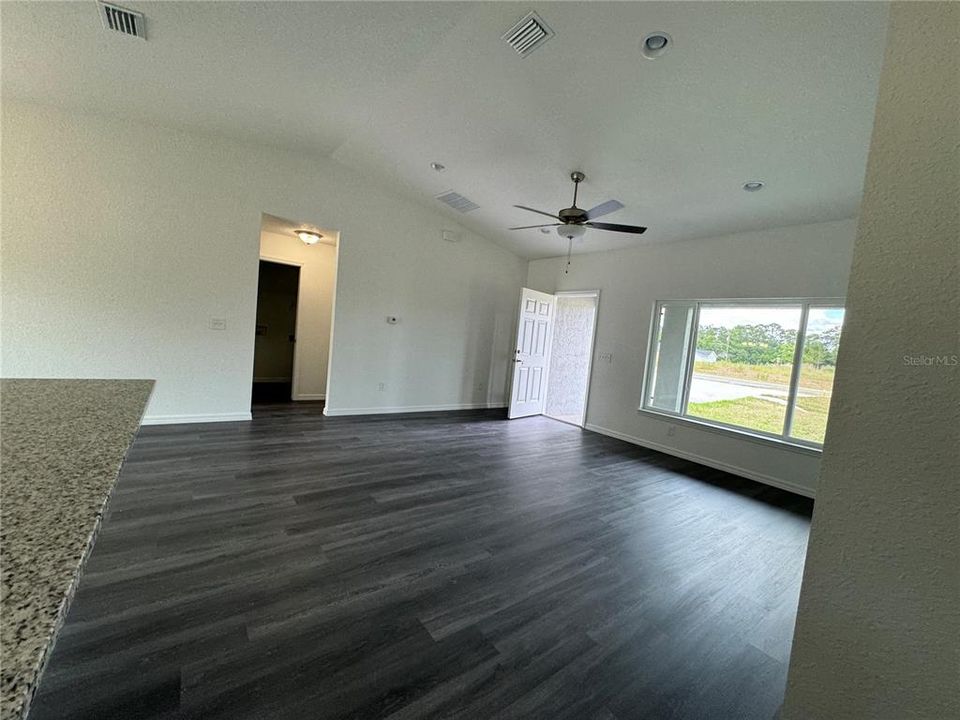 В аренду: $1,625 (3 спален, 2 ванн, 1319 Квадратных фут)