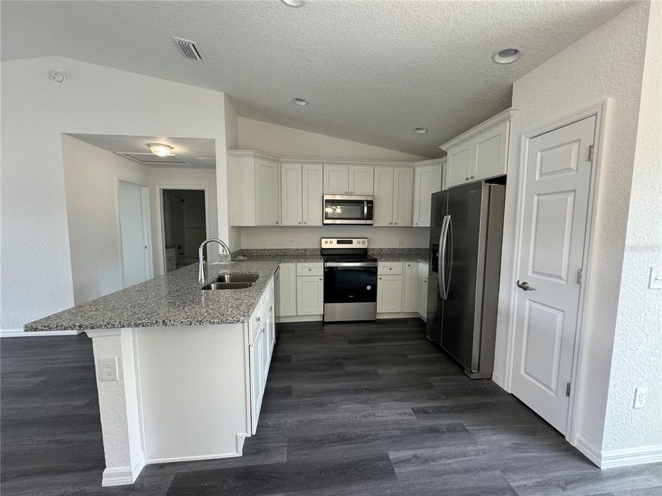 В аренду: $1,625 (3 спален, 2 ванн, 1319 Квадратных фут)