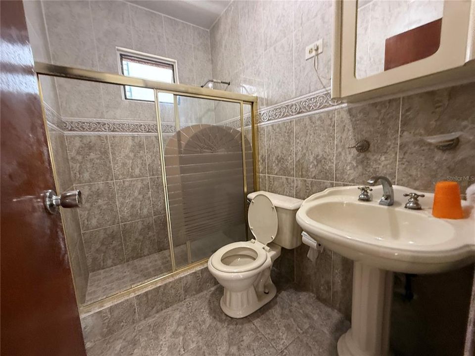 На продажу: $190,000 (3 спален, 1 ванн, 1000 Квадратных фут)