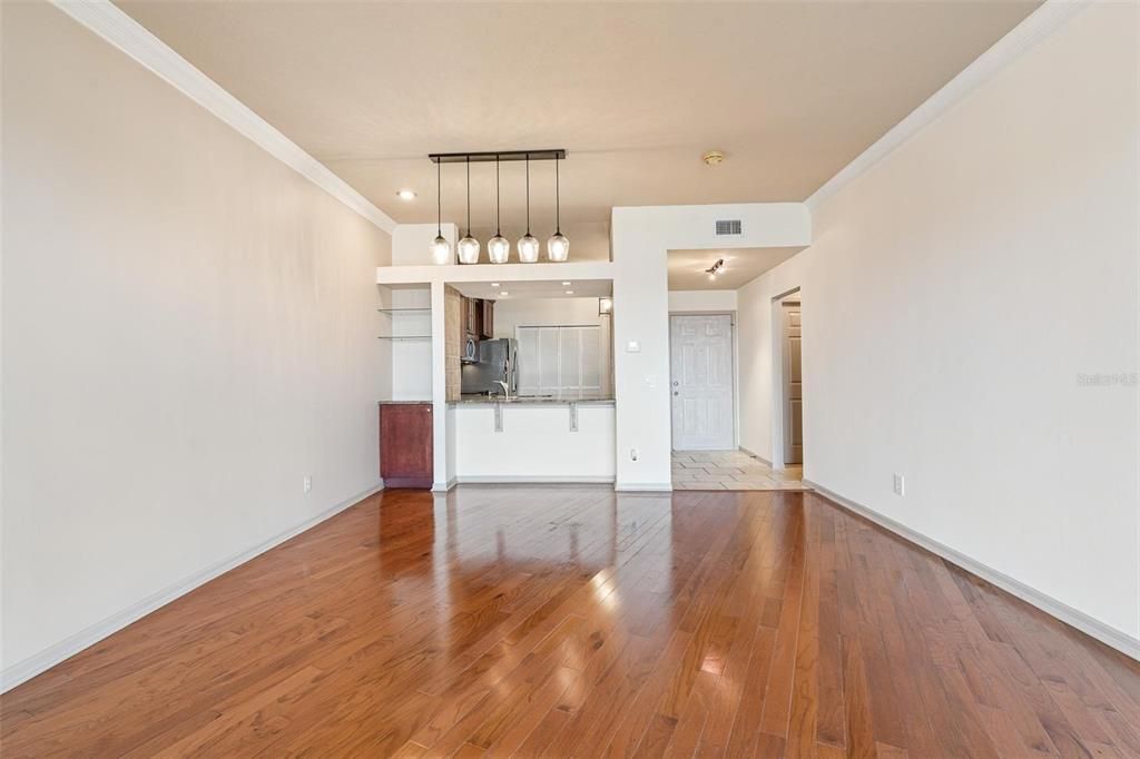 For Sale: $380,000 (2 beds, 2 baths, 1163 Square Feet)