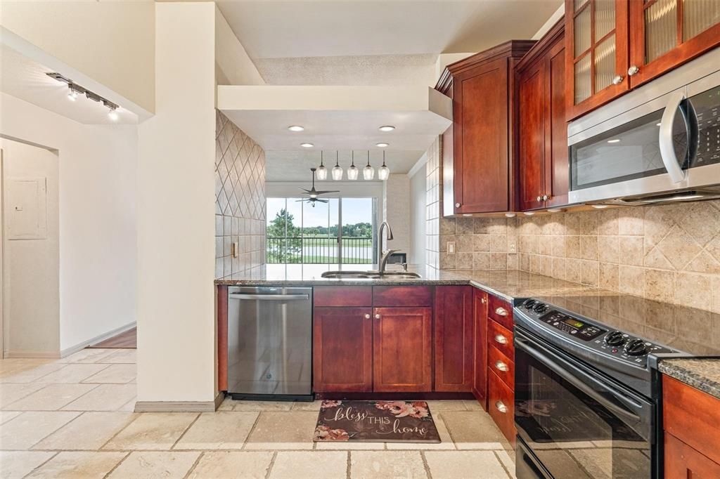 For Sale: $380,000 (2 beds, 2 baths, 1163 Square Feet)