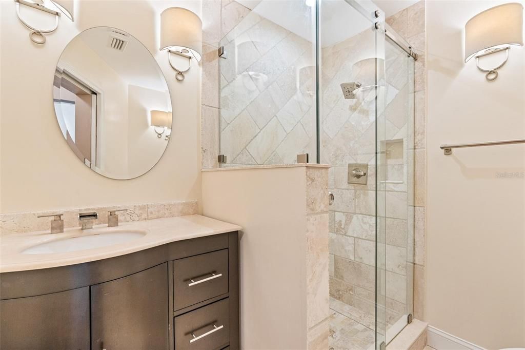 For Sale: $380,000 (2 beds, 2 baths, 1163 Square Feet)