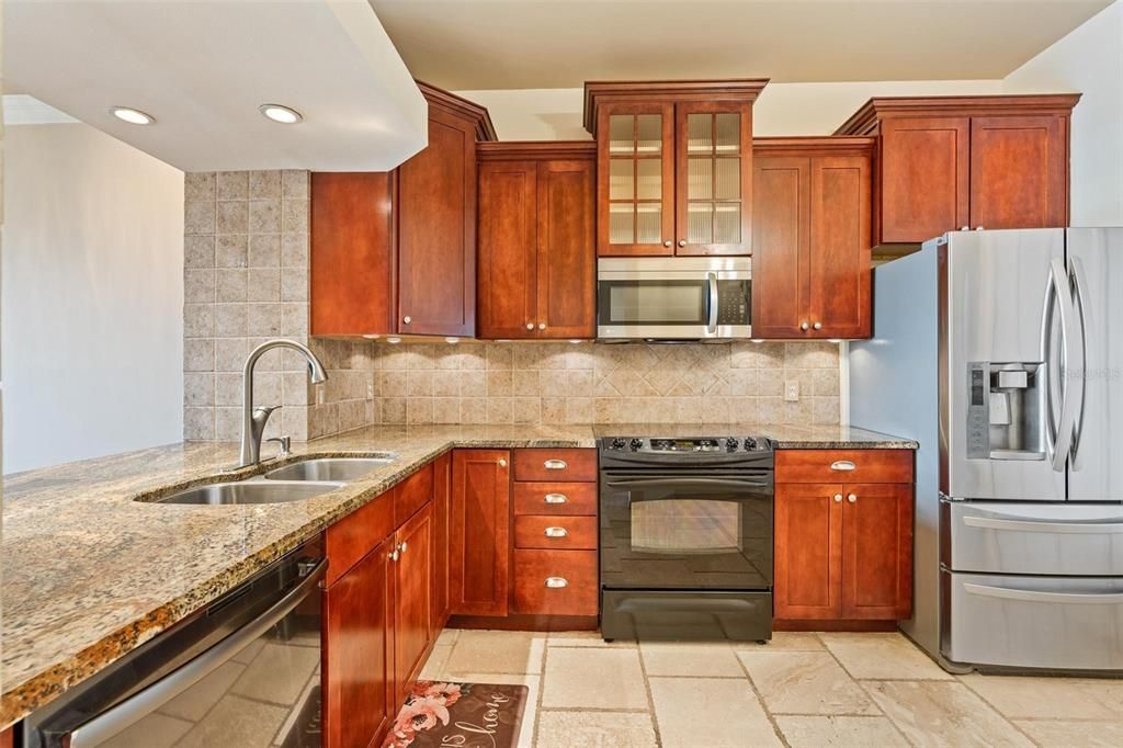 For Sale: $380,000 (2 beds, 2 baths, 1163 Square Feet)