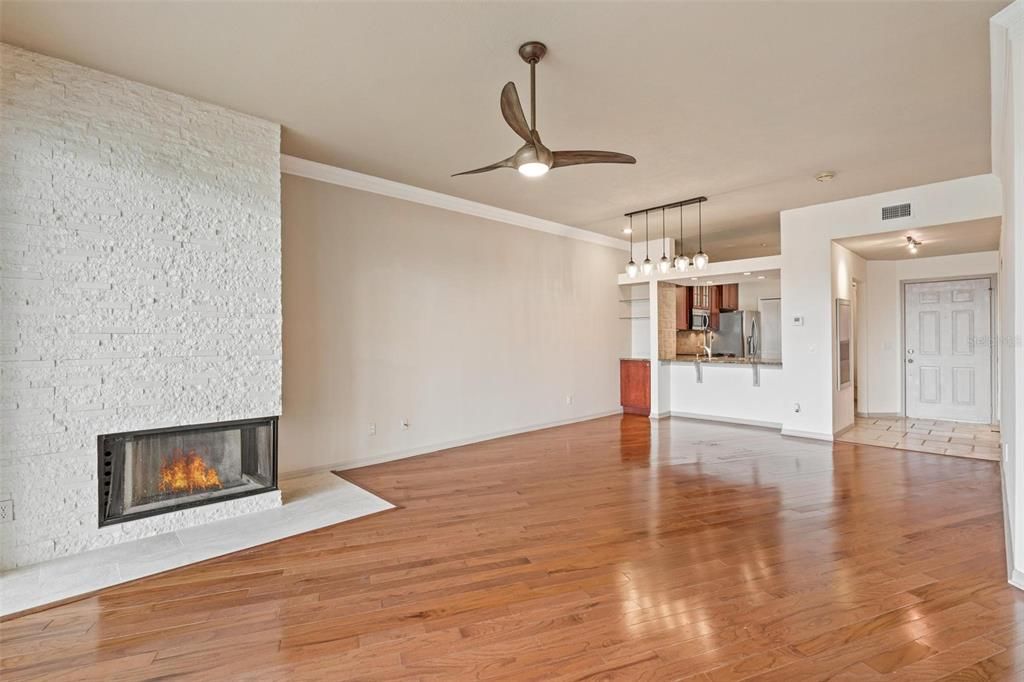 For Sale: $380,000 (2 beds, 2 baths, 1163 Square Feet)