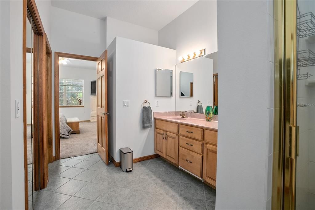 待售: $560,000 (4 贝兹, 3 浴室, 2575 平方英尺)