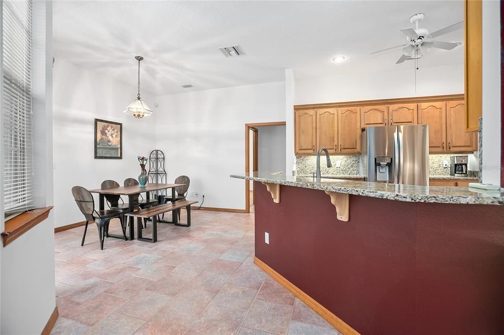 待售: $560,000 (4 贝兹, 3 浴室, 2575 平方英尺)