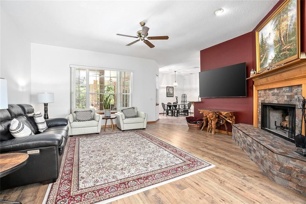 待售: $560,000 (4 贝兹, 3 浴室, 2575 平方英尺)