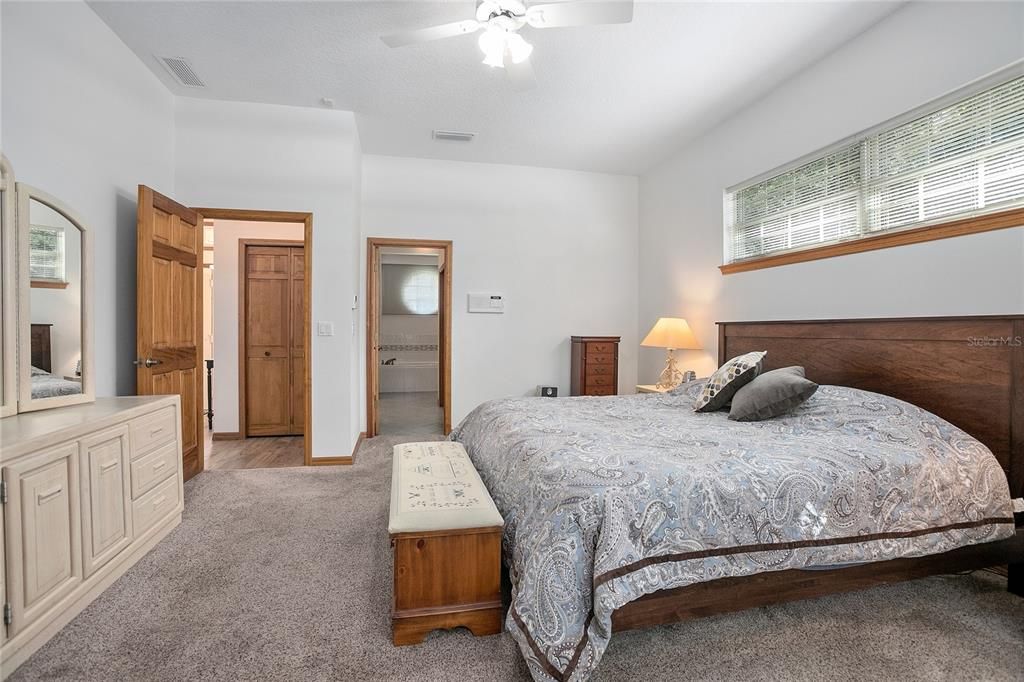 待售: $560,000 (4 贝兹, 3 浴室, 2575 平方英尺)