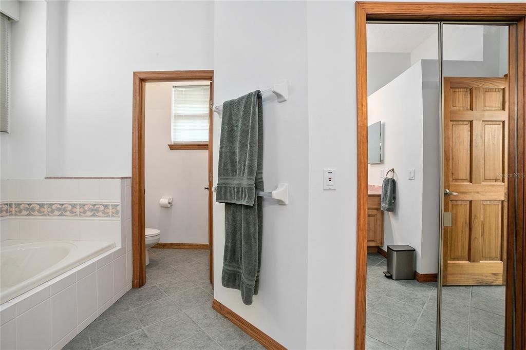 待售: $560,000 (4 贝兹, 3 浴室, 2575 平方英尺)