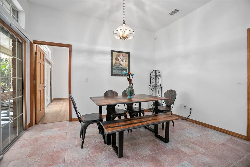 待售: $560,000 (4 贝兹, 3 浴室, 2575 平方英尺)