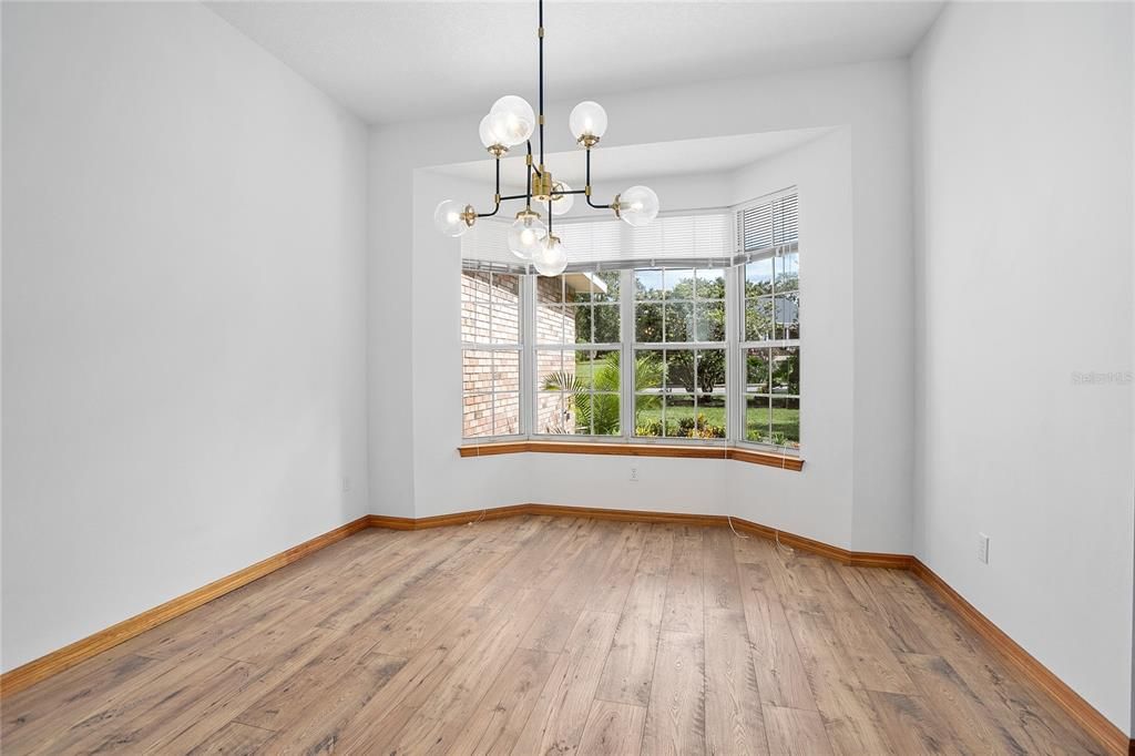 待售: $560,000 (4 贝兹, 3 浴室, 2575 平方英尺)