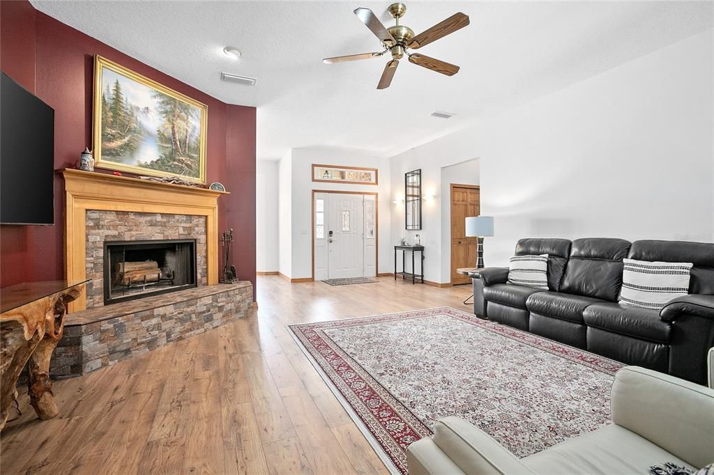 待售: $560,000 (4 贝兹, 3 浴室, 2575 平方英尺)