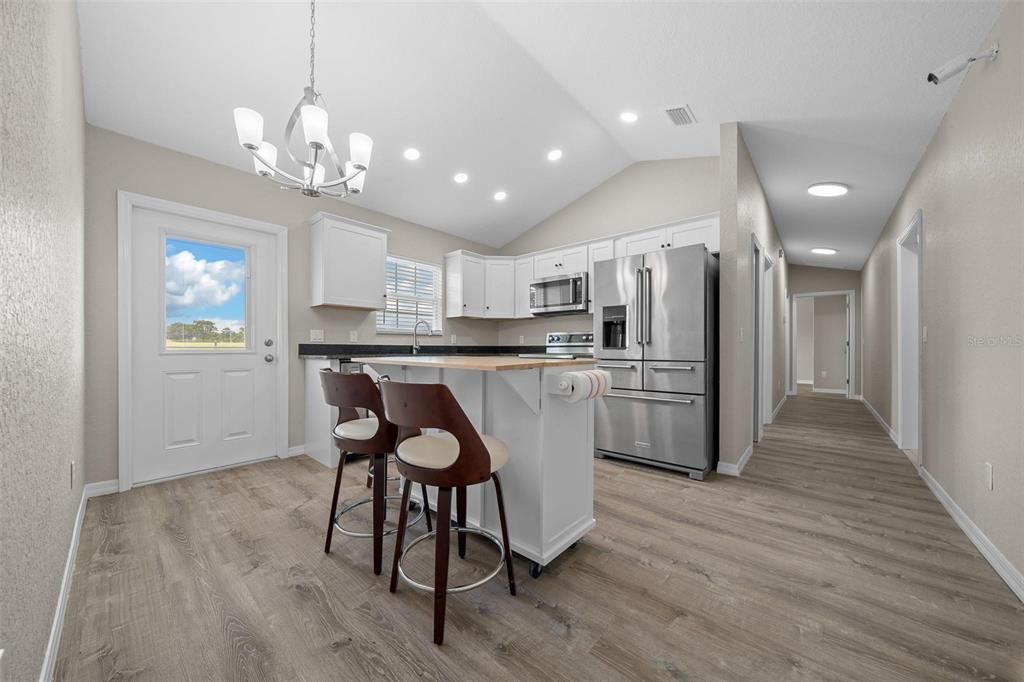 待售: $599,000 (3 贝兹, 2 浴室, 945 平方英尺)