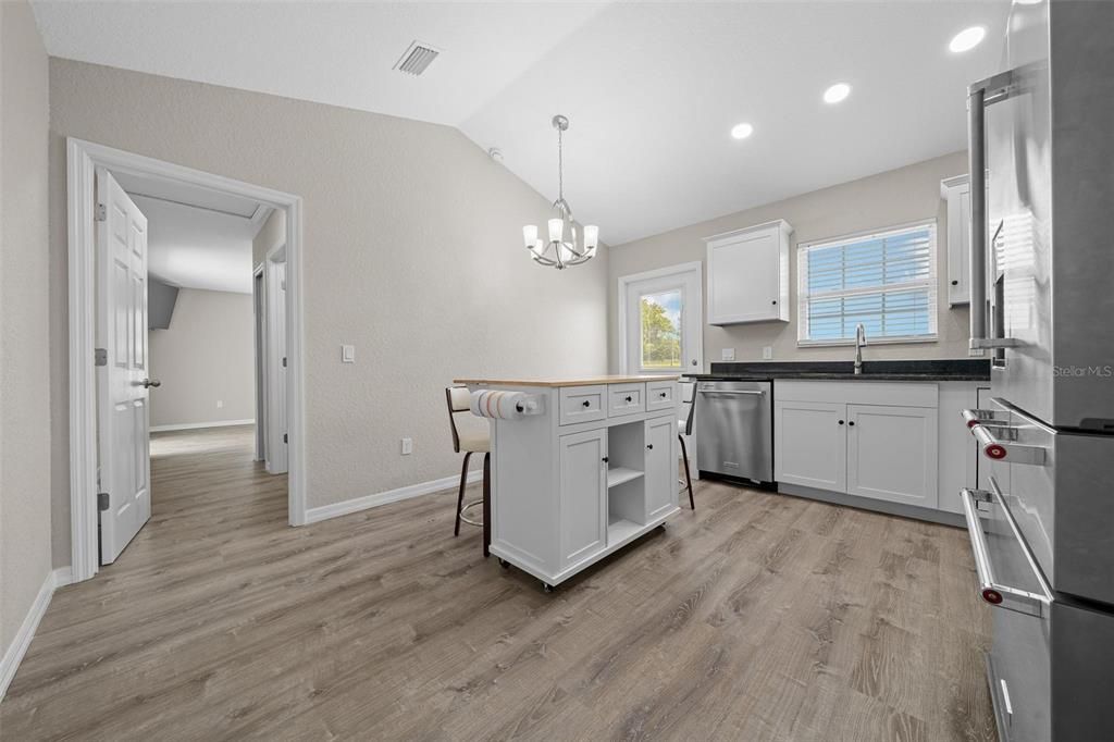 待售: $599,000 (3 贝兹, 2 浴室, 945 平方英尺)