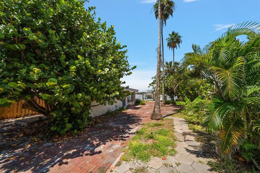 For Sale: $1,299,000 (3 beds, 2 baths, 1556 Square Feet)