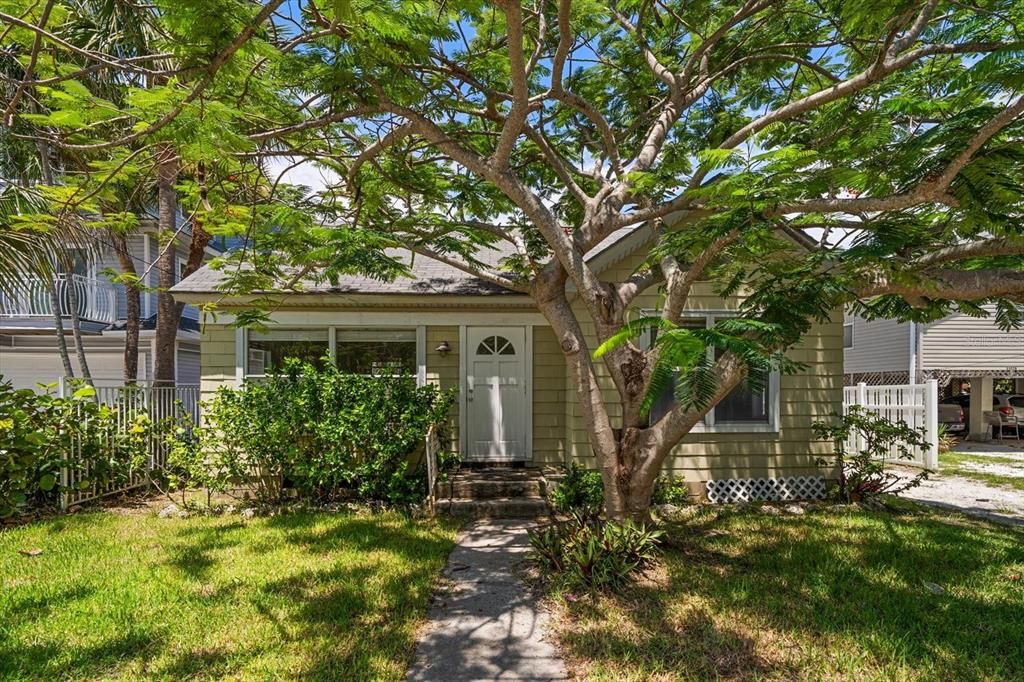 For Sale: $1,299,000 (3 beds, 2 baths, 1556 Square Feet)
