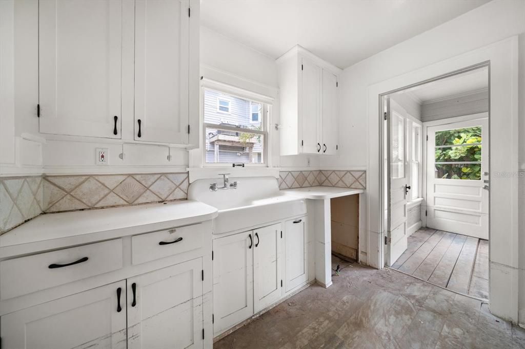For Sale: $1,299,000 (3 beds, 2 baths, 1556 Square Feet)