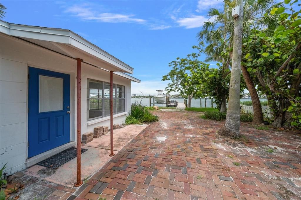 For Sale: $1,299,000 (3 beds, 2 baths, 1556 Square Feet)