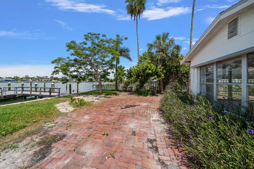 For Sale: $1,299,000 (3 beds, 2 baths, 1556 Square Feet)