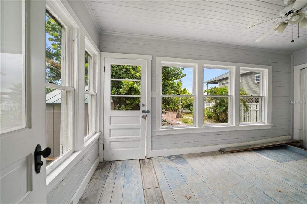 For Sale: $1,299,000 (3 beds, 2 baths, 1556 Square Feet)