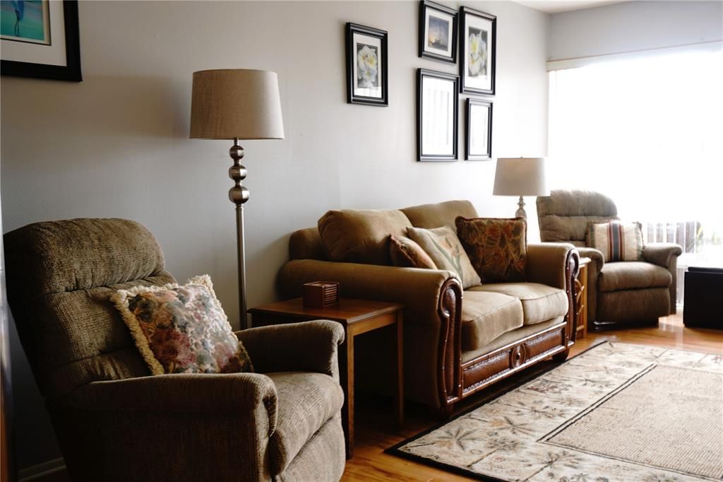 Под контрактом: $1,500 (2 спален, 1 ванн, 768 Квадратных фут)