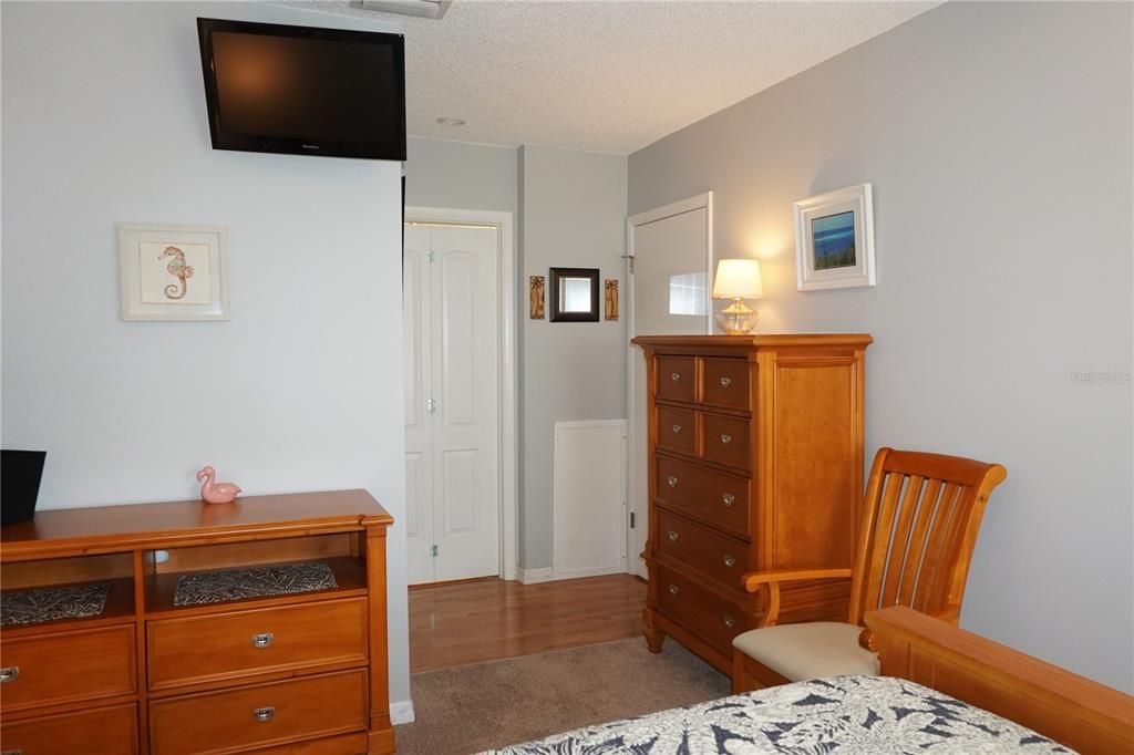 Под контрактом: $1,500 (2 спален, 1 ванн, 768 Квадратных фут)