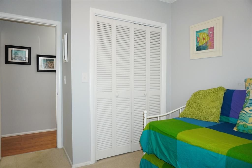 Под контрактом: $1,500 (2 спален, 1 ванн, 768 Квадратных фут)