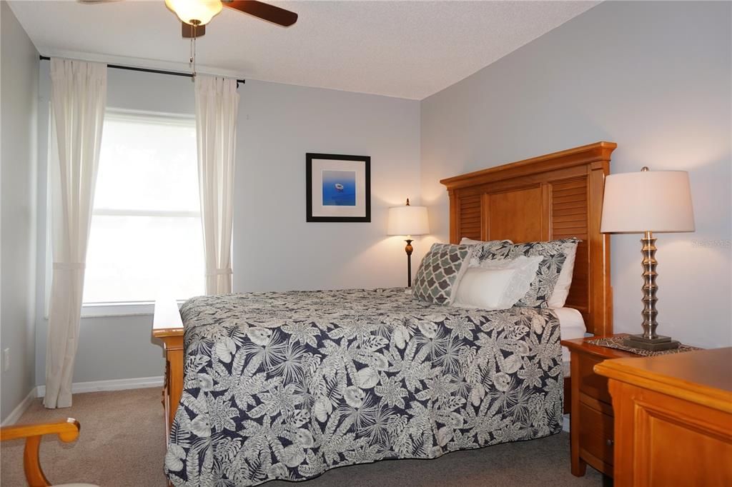 Под контрактом: $1,500 (2 спален, 1 ванн, 768 Квадратных фут)