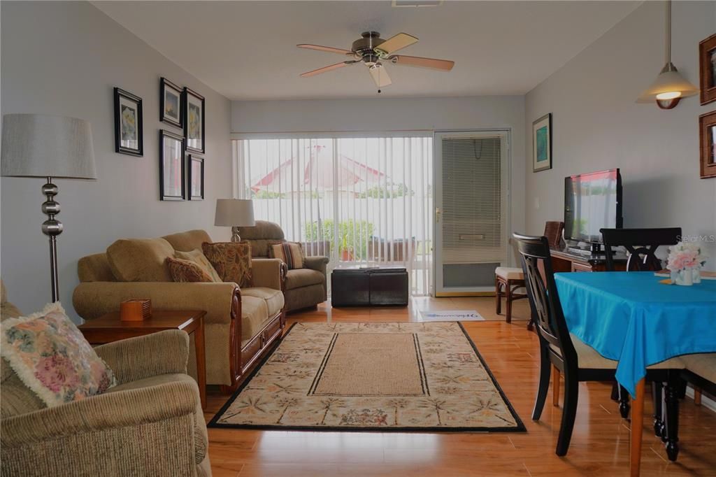 Под контрактом: $1,500 (2 спален, 1 ванн, 768 Квадратных фут)