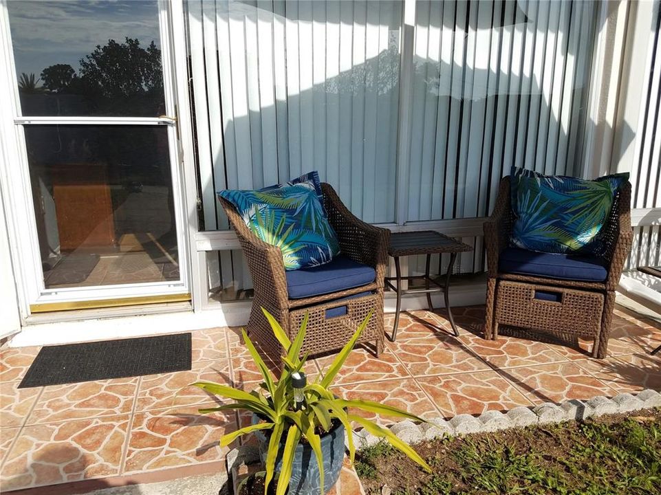 Под контрактом: $1,500 (2 спален, 1 ванн, 768 Квадратных фут)