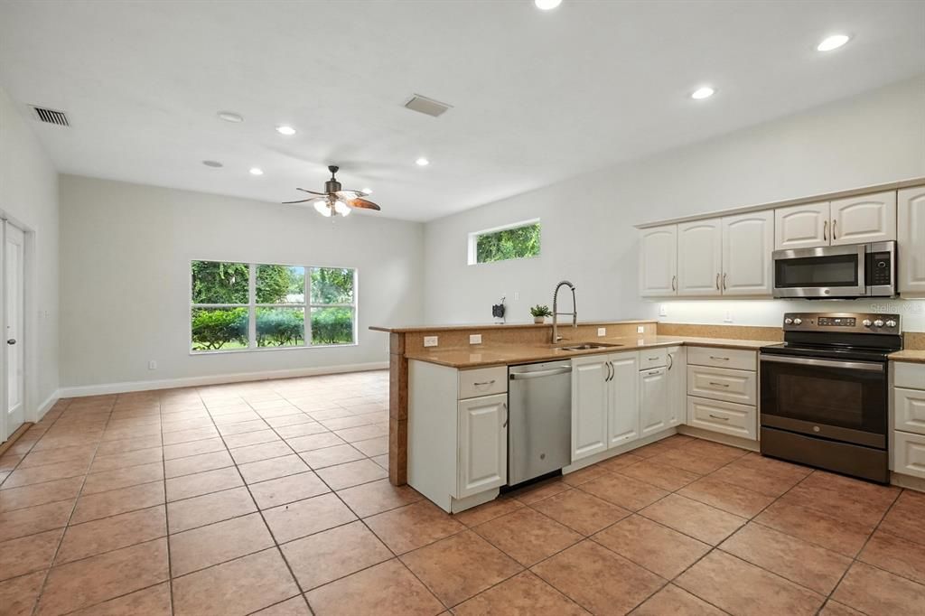 待售: $649,900 (3 贝兹, 2 浴室, 3455 平方英尺)