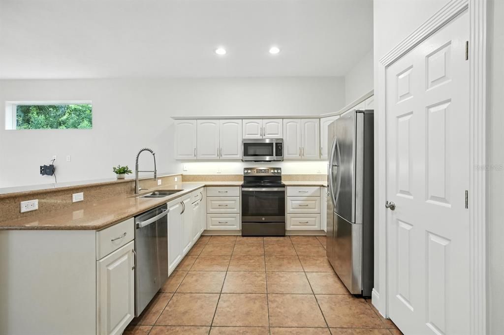 待售: $649,900 (3 贝兹, 2 浴室, 3455 平方英尺)