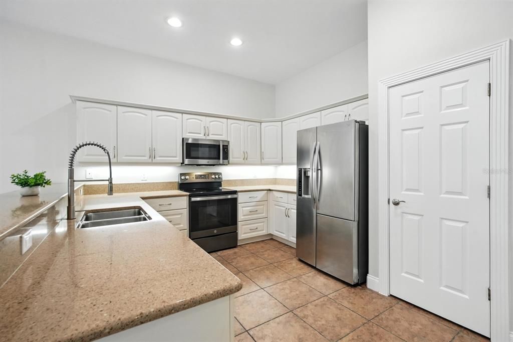 待售: $649,900 (3 贝兹, 2 浴室, 3455 平方英尺)