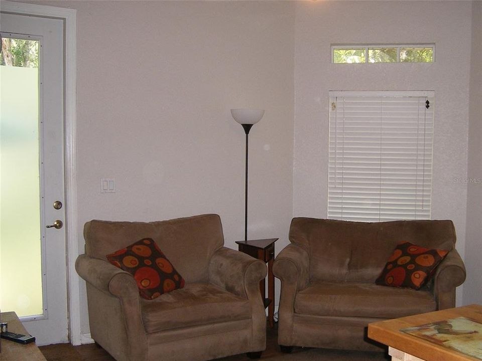 合同活跃: $595,000 (3 贝兹, 3 浴室, 2261 平方英尺)