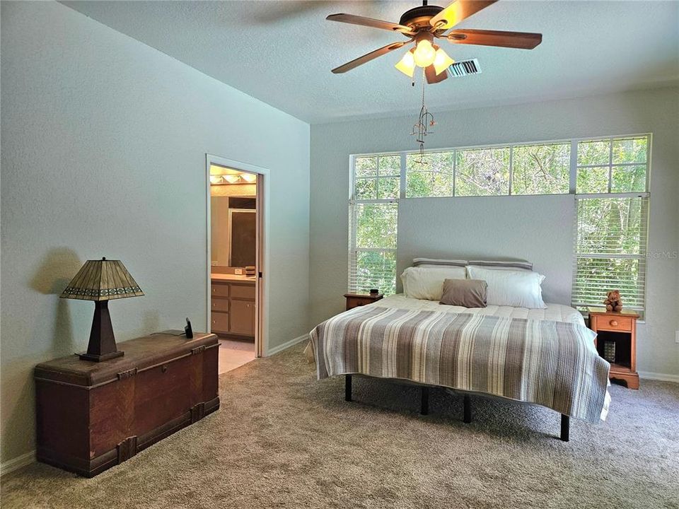 合同活跃: $595,000 (3 贝兹, 3 浴室, 2261 平方英尺)