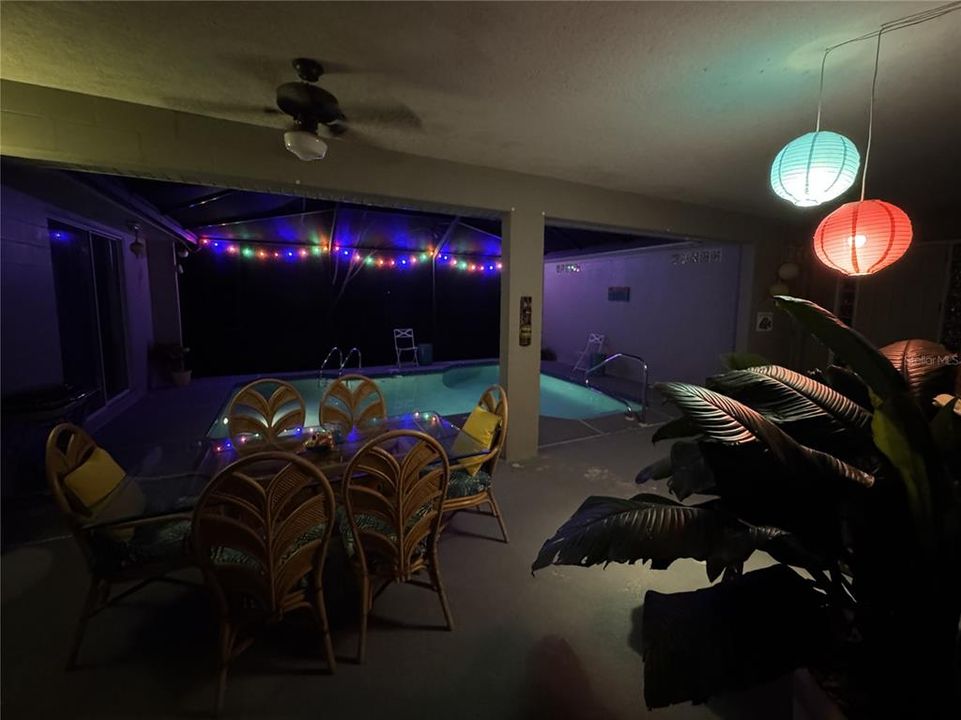 合同活跃: $595,000 (3 贝兹, 3 浴室, 2261 平方英尺)