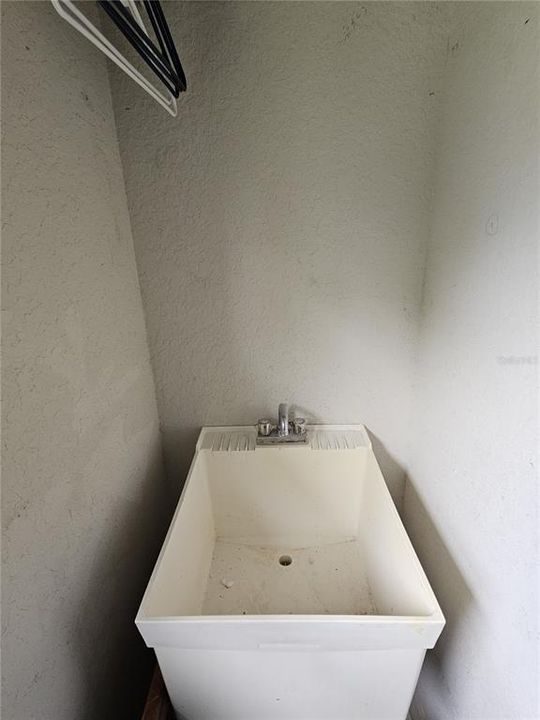 合同活跃: $595,000 (3 贝兹, 3 浴室, 2261 平方英尺)