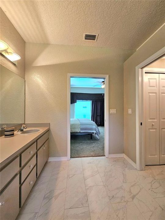 合同活跃: $595,000 (3 贝兹, 3 浴室, 2261 平方英尺)