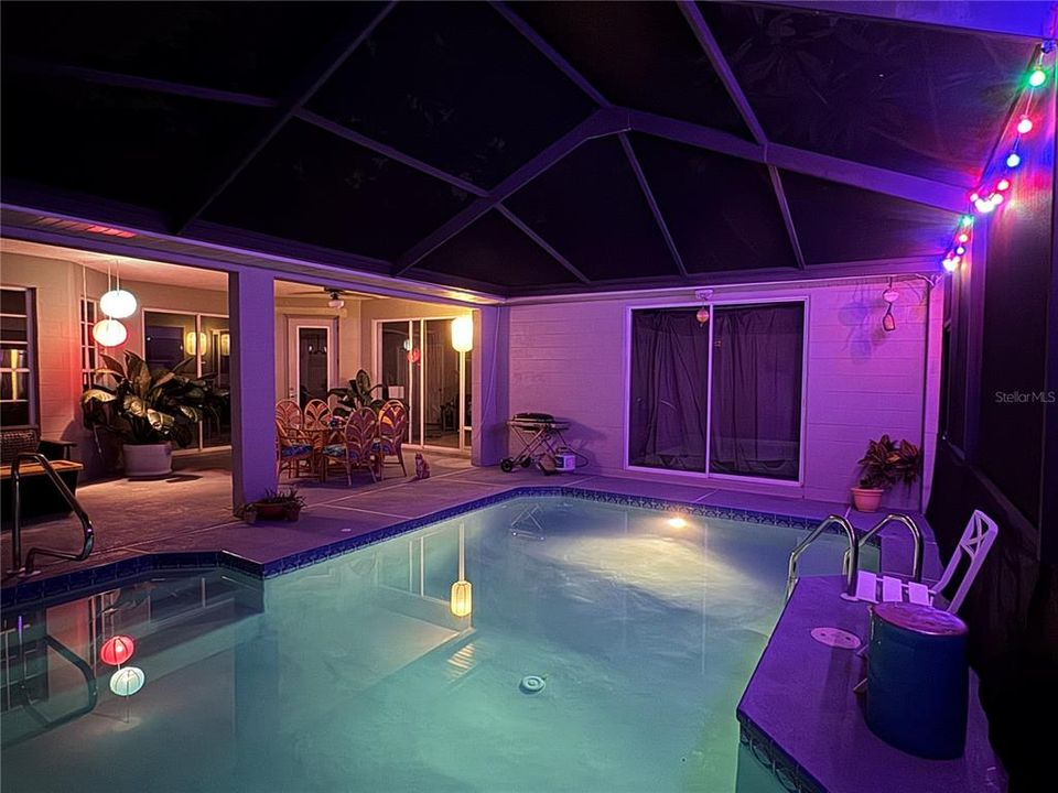 合同活跃: $595,000 (3 贝兹, 3 浴室, 2261 平方英尺)