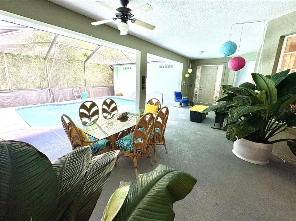 合同活跃: $595,000 (3 贝兹, 3 浴室, 2261 平方英尺)