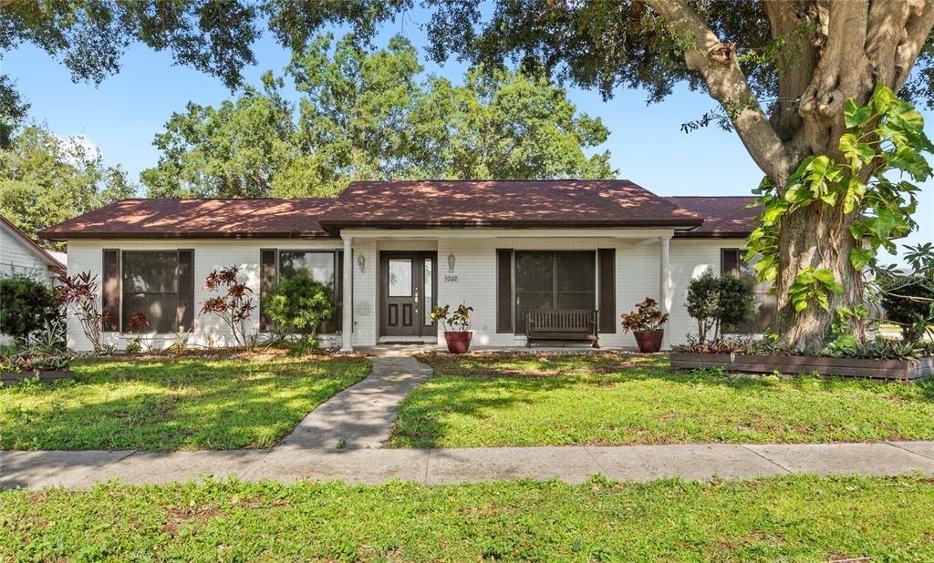 Vendido Recientemente: $515,000 (3 camas, 3 baños, 2560 Pies cuadrados)