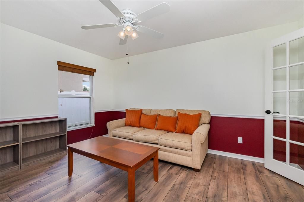 Под контрактом: $313,595 (3 спален, 2 ванн, 1565 Квадратных фут)