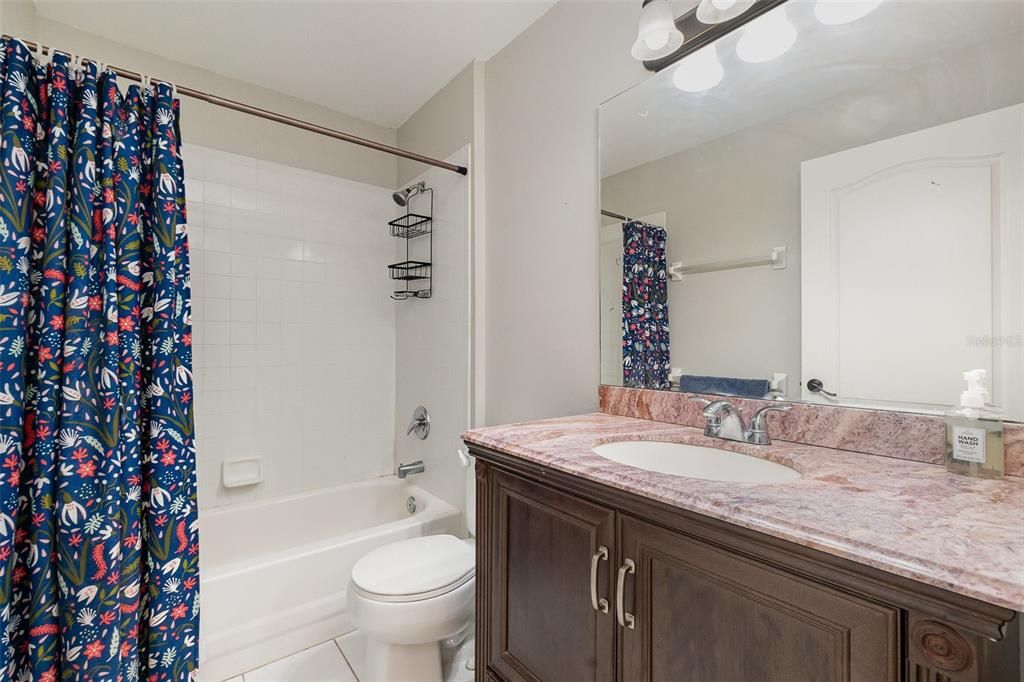 Под контрактом: $313,595 (3 спален, 2 ванн, 1565 Квадратных фут)