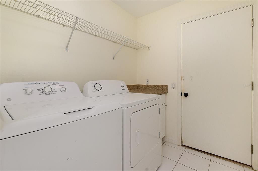 Под контрактом: $313,595 (3 спален, 2 ванн, 1565 Квадратных фут)