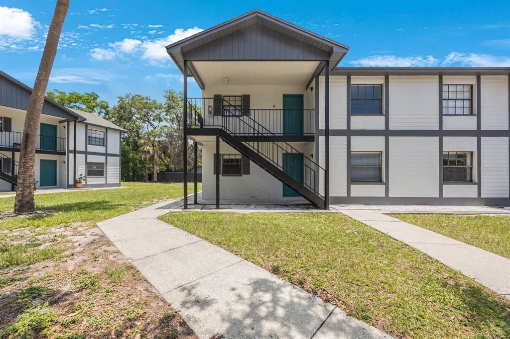 For Rent: $1,850 (2 beds, 2 baths, 878 Square Feet)