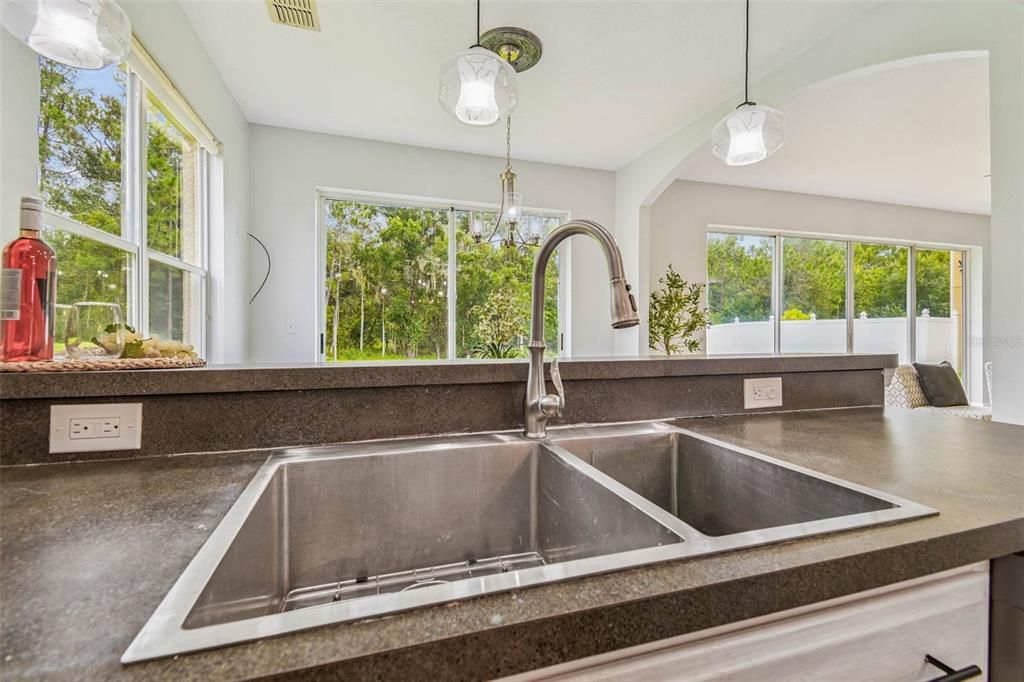 На продажу: $579,900 (5 спален, 3 ванн, 3307 Квадратных фут)