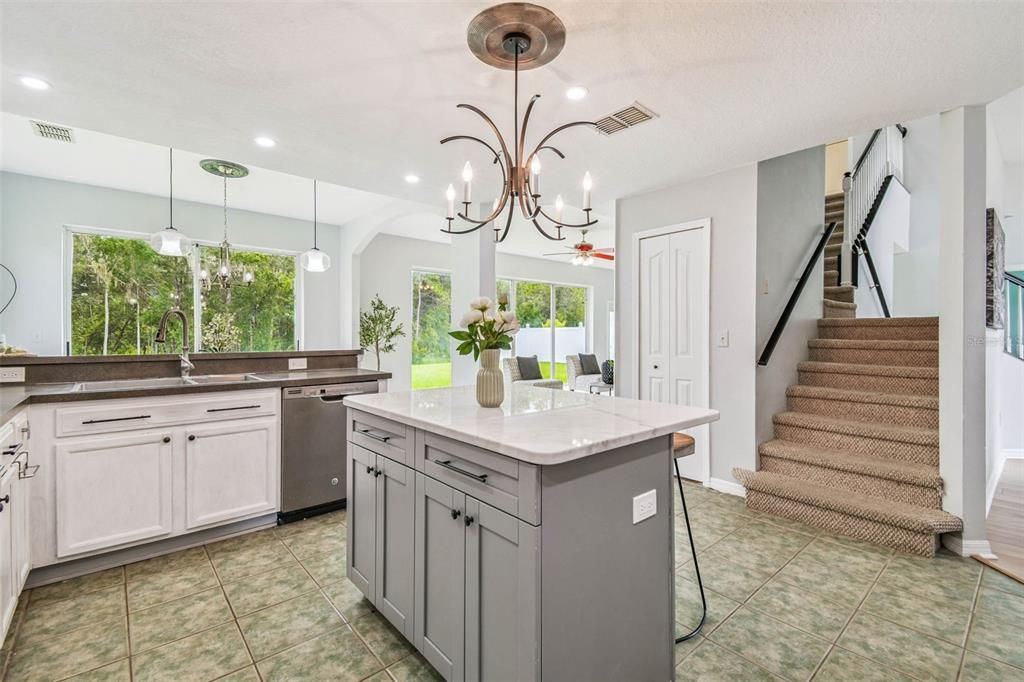 На продажу: $579,900 (5 спален, 3 ванн, 3307 Квадратных фут)