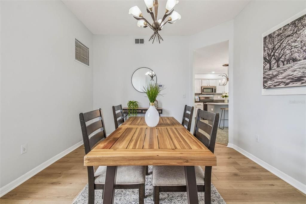 На продажу: $579,900 (5 спален, 3 ванн, 3307 Квадратных фут)