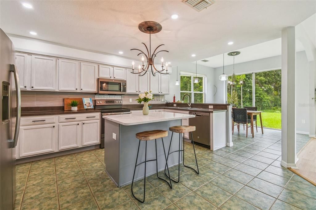 На продажу: $579,900 (5 спален, 3 ванн, 3307 Квадратных фут)