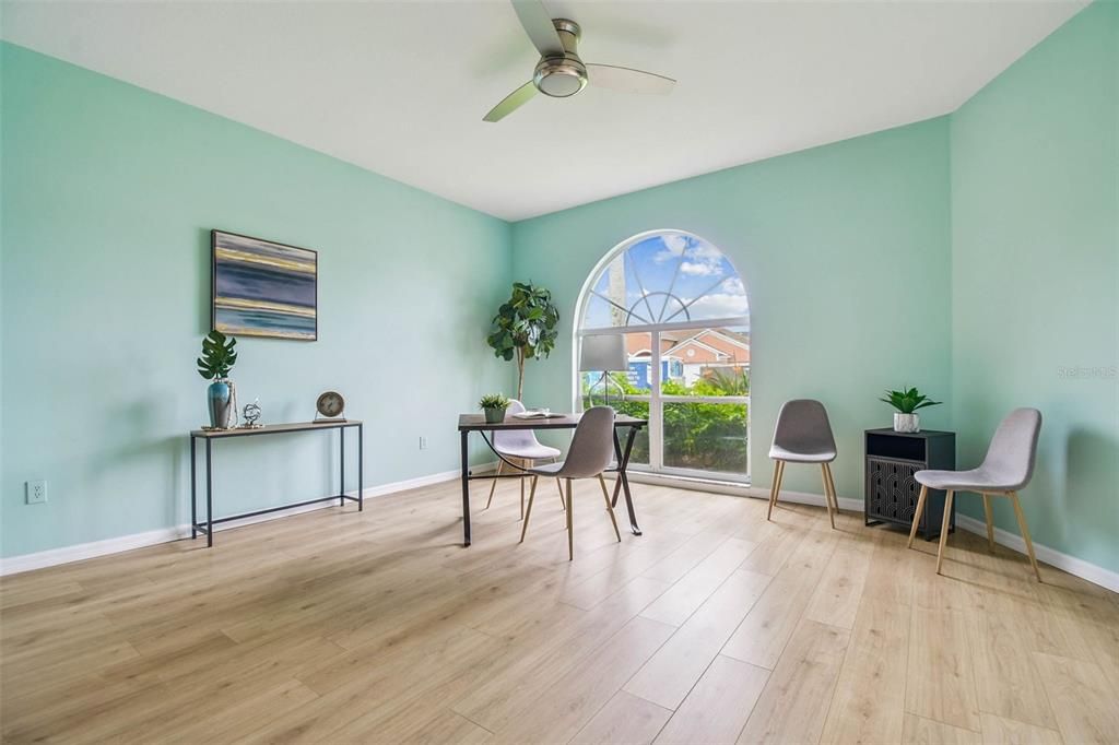 На продажу: $579,900 (5 спален, 3 ванн, 3307 Квадратных фут)